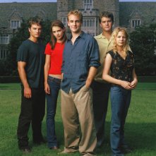 Dawson's Creek: Joshua Jackson, Kerr Smith, Katie Holmes, Michelle Williams e James Van Der Beek in una foto promozionale della stagione 5