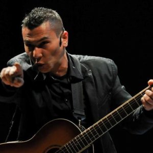 Peppe Coco durante uno spettacolo al Teatro Fenaroli (Lanciano)