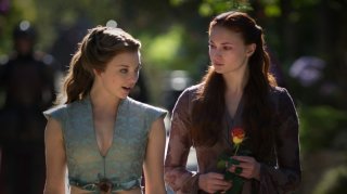 Game of Thrones: Sophie Turner e Natalie Dormer nell'episodio The Bear and the Maiden Fair