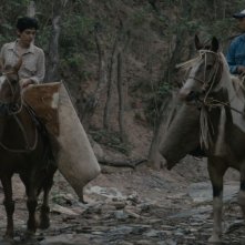 Los Dueños: la protagonista Rosario Bléfari a cavallo in un'immagine del film con Sergio Prina