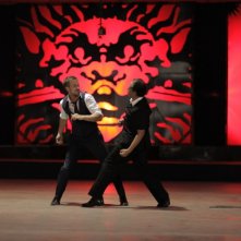 Only God Forgives: una scena di lotta tra Vithaya Pansringarm e Ryan Gosling