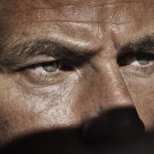 Salvo: lo sguardo di ghiaccio di Saleh Bakri in un'immagine del film