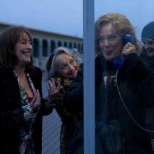 Carmen Maura, Dominique Lavanant, Françoise Bertin e Bernadette Lafont in una scena di Paulette