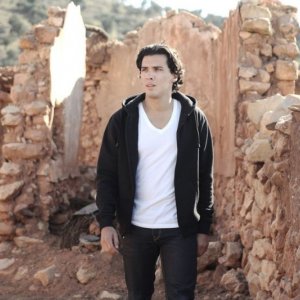 Homeland: Tewfik Jallab in una scena del film nei panni di Farid