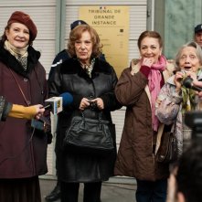 Paulette: Carmen Maura, Dominique Lavanant, Françoise Bertin e Bernadette Lafont in una scena