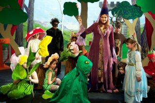 Quando meno te lo aspetti: Agnès Jaoui in una scena del film durante una recita di bambini