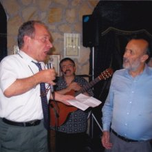 Slow Food Story: Carlo Petrini in una scena del documentario con Azio Citi