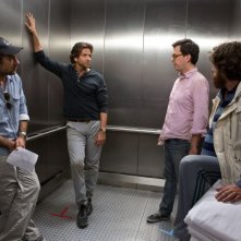 Una notte da leoni 3: il regista Todd Phillips sul set insieme a Ed Helms, Zach Galifianakis e Bradley Cooper in una scena del film