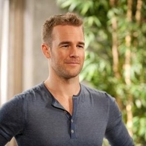James Van Der Beek in un'immagine della serie Friends With Better Lives