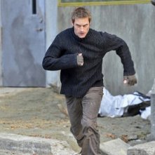 Josh Holloway in un'immagine della serie Intelligence