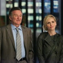 Robin Williams e Sarah Michelle Gellar in un'immagine della serie The Crazy Ones