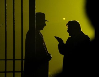 Ti ho cercata in tutti i necrologi: Giancarlo Giannini in penombra parla con F. Murray Abraham