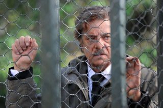 Ti ho cercata in tutti i necrologi: Giancarlo Giannini in una scena del film nei panni di Nikita, quello che porta i morti