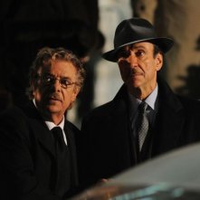 Ti ho cercata in tutti i necrologi: il regista e interprete del film Giancarlo Giannini in una scena con F. Murray Abraham