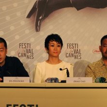 A Touch of Sin: il regista Jia Zhang-ke insieme all'attrice Tao Zhao e Wu Jiang durante la conferenza stampa di Cannes 2013