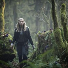 Eliza Taylor in un'immagine della serie The 100