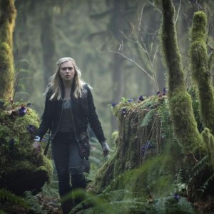 Eliza Taylor in un'immagine della serie The 100