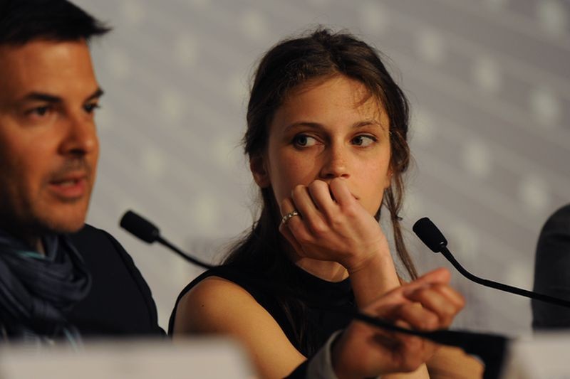 Jeune Et Jolie Francois Ozon E Marine Vacth Durante La Conferenza Stampa A Cannes 2013 275620
