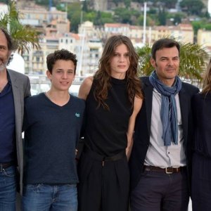 Jeune et jolie: il regista François Ozon insieme al cast durante il photocall a Cannes 2013