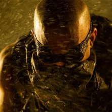 Riddick: Vin Diesel contro la tempesta in una scena