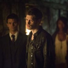 The Originals: Jospeh Morgan, Daniel Gillies, Phoebe Tonking in un'immagine della prima stagione