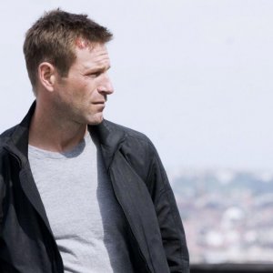 Aaron Eckhart è Ben Logan in Erased