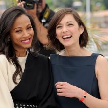 Blood ties: Zoë Saldaña e Marion Cotillard durante il photocall del film a Cannes 2013
