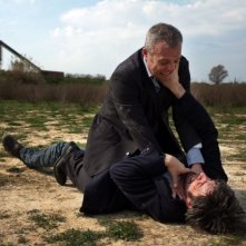 Cha Cha Cha: Claudio Amendola e Luca Argentero lottano in una scena del film