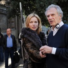 Cha Cha Cha: il regista Marco Risi con Eva Herzigova sul set del film