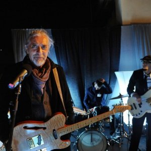 Cha Cha Cha: Shel Shapiro in una scena del film