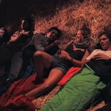 Niente può fermarci: il cast del film in una scena notturna