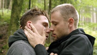 Hanno Koffler e Max Riemelt nel film a tematica gay Freier Fall