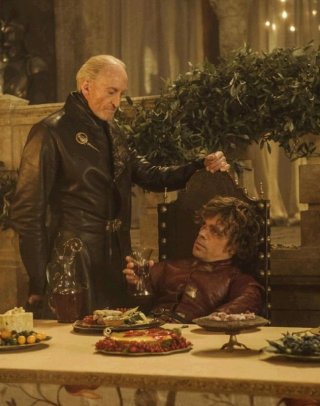 Il trono di spade: Charles Dance e Peter Dinklage in una scena dell'episodio Second Sons