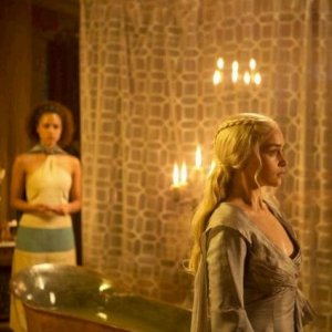 Il trono di spade: Emilia Clarke in una scena dell'episodio Second Sons