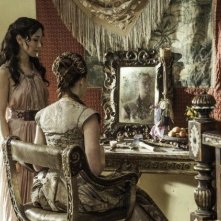 Il trono di spade: Sibel Kekilli e Sophie Turner in una scena dell'episodio Second Sons