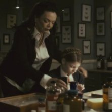 The Butterfly Room - La stanza delle farfalle: Barbara Steele insieme alla piccola Ellery Sprayberry in una scena del film