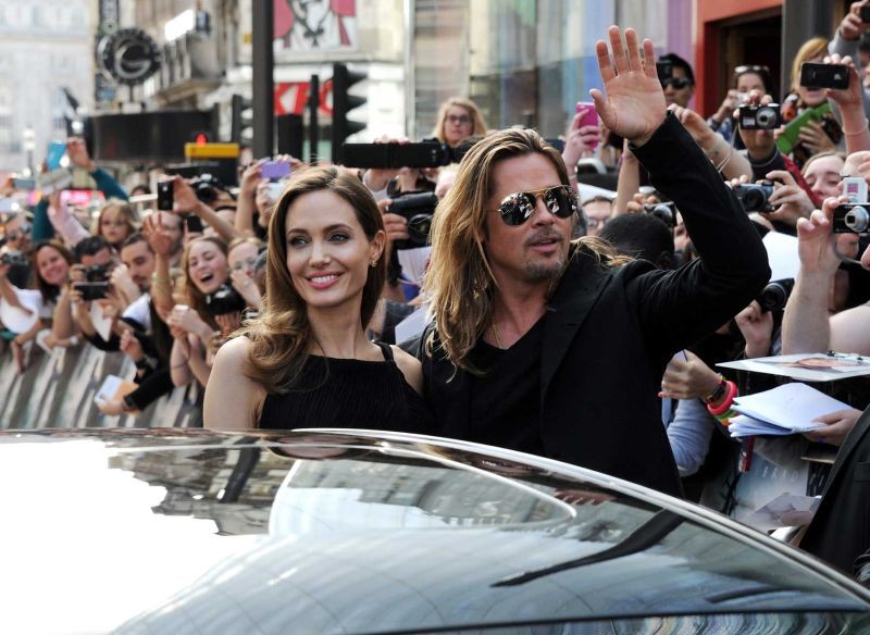 Brad Pitt Sorride Insieme Ad Angelina Jolie Durante La Premiere Londinese Di World War Z 276995
