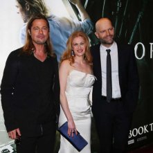 Marc Forster con Mireille Enos e Brad Pitt sul red carpet della premiere londinese di World War Z