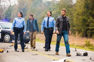 Under the Dome: Jeff Fahey, Mike Vogel, Colin Ford e Natalie Martinez in una foto del pilot