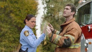 Under the Dome: Natalie Martinez e Josh Carter in una foto del pilot