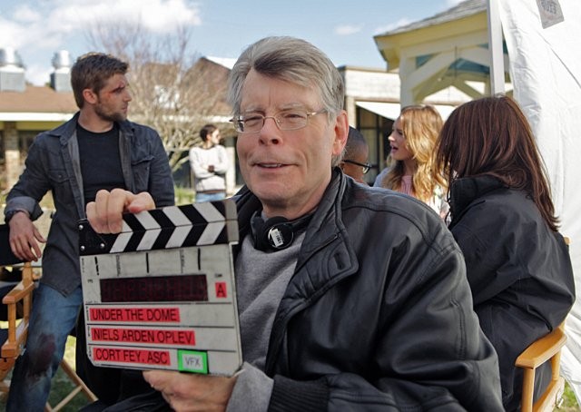 Una foto di Stephen King sul set