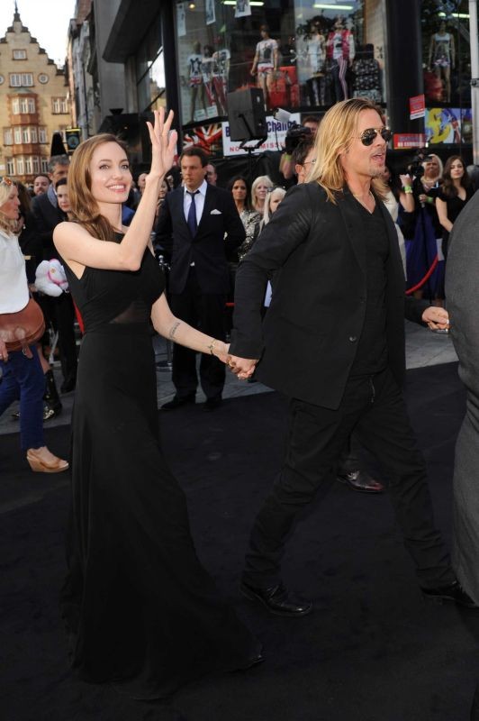 World War Z Brad Pitt Con Angelina Jolie Salutano La Folla Dal Red Carpet Della Premiere Londinese 277006