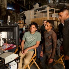After Earth - Dopo la fine del mondo: Will e Jaden Smith sul set del film insieme al regista M. Night Shyamalan