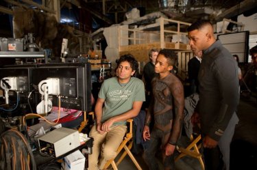 After Earth - Dopo la fine del mondo: Will e Jaden Smith sul set del film insieme al regista M. Night Shyamalan