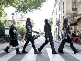 Pop Redemption: Julien Doré, Jonathan Cohen, Grégory Gadebois, Yacine Belhousse in una scena del film