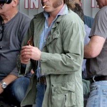 Vizio di forma: Joaquin Phoenix nei panni di Larry Doc Sportello in attesa di girare