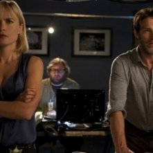 Evidence: i detective Stephen Moyer e Radha Mitchell nel corso di un'indagine