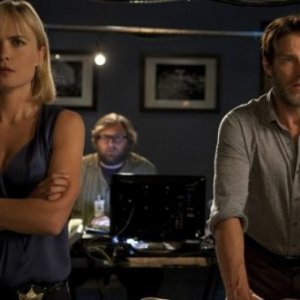 Evidence: i detective Stephen Moyer e Radha Mitchell nel corso di un'indagine