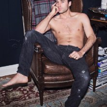 Il pornostar James Deen a torso nudo