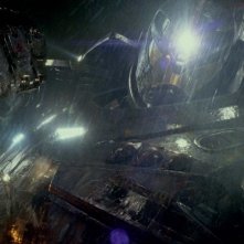 Pacific Rim: guerra tra robot e alieni in una scena del film